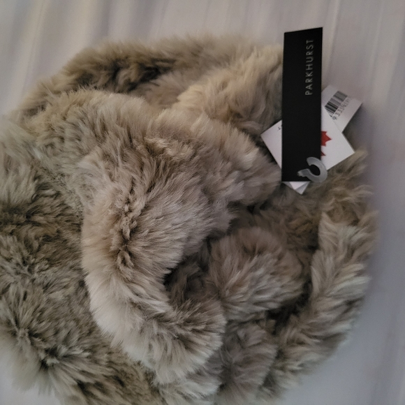 Hat with scarf - Picture 7 of 9